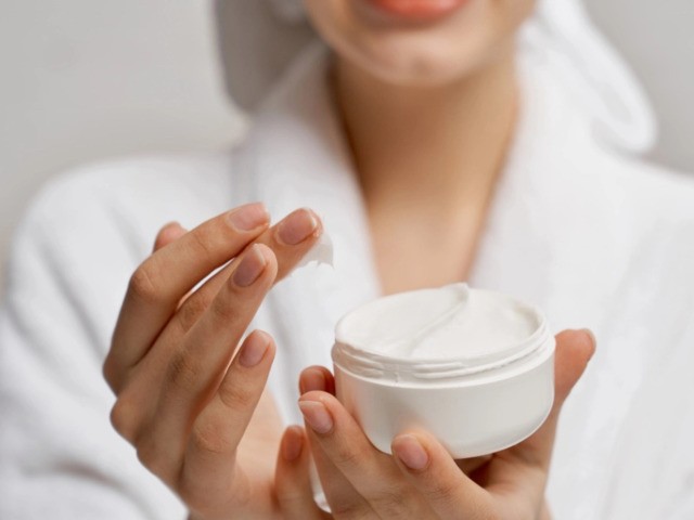 Lạm dụng dưỡng ẩm là như thế nào theo quan điểm của Bác sĩ Obagi?