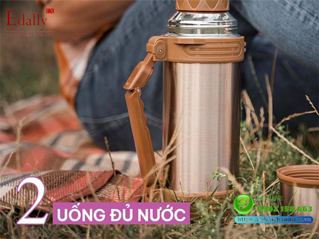 Chăm sóc da vào mùa du lịch oi bức cần uống đủ lượng nước mỗi ngày